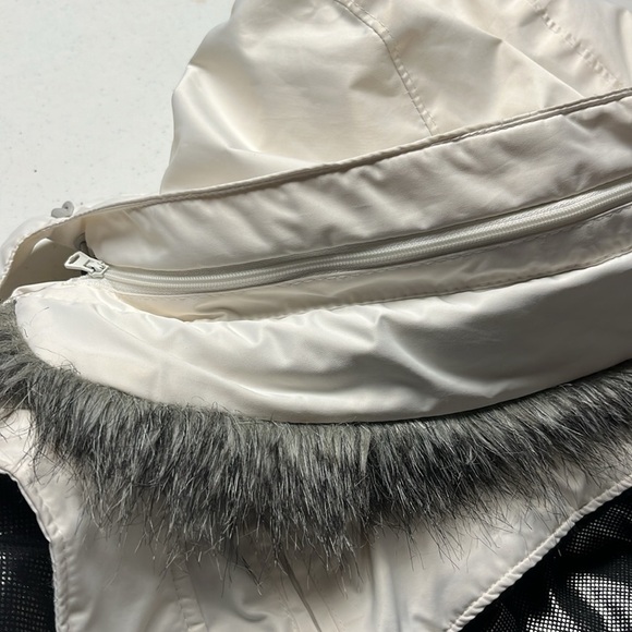 Columbia White Puffer Coat, Jacket - Picture 15 of 17